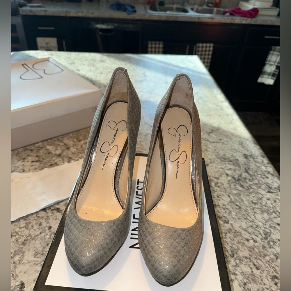 Jessica Simpson Silver Patterned Heels